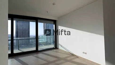 Dubai Mall Bridge | Water View | Mid Floor