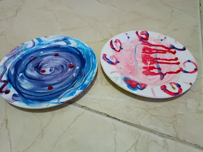 Hand-painted decorative ceramic plates - set of 2