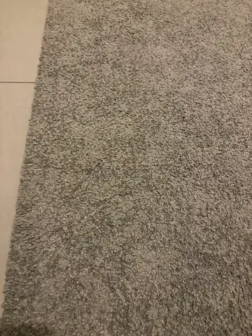 Light grey shaggy area rug 200 x 140 - excellent condition