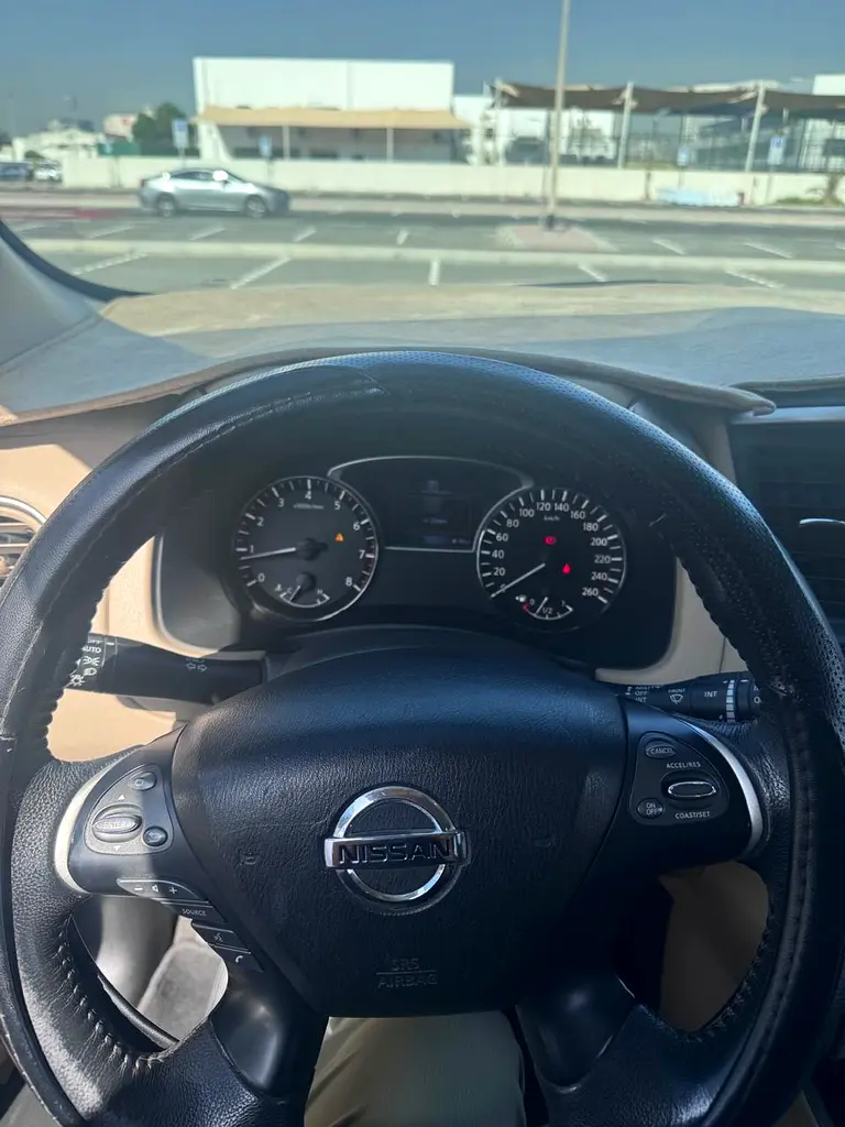 Nissan Pathfinder 2019 — photo 1 of 7