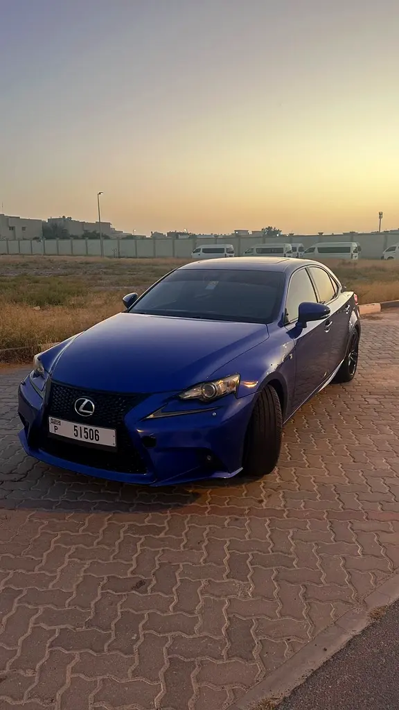 Lexus IS-Series 2015 — photo 1 of 10