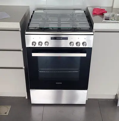 Siemens top Gas Oven Electric 4 burner freestanding