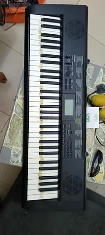 Casio 61-Key Portable Keyboard with Built-in Speakers - Good Working Condition, the cable is missing