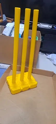 Set of 4 Plastic Cricket Stumps (Yellow)