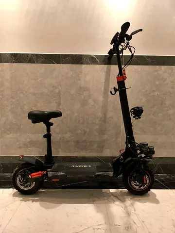 Electric Scooter with Seat — Foldable Commuter Scooter in Good Condition