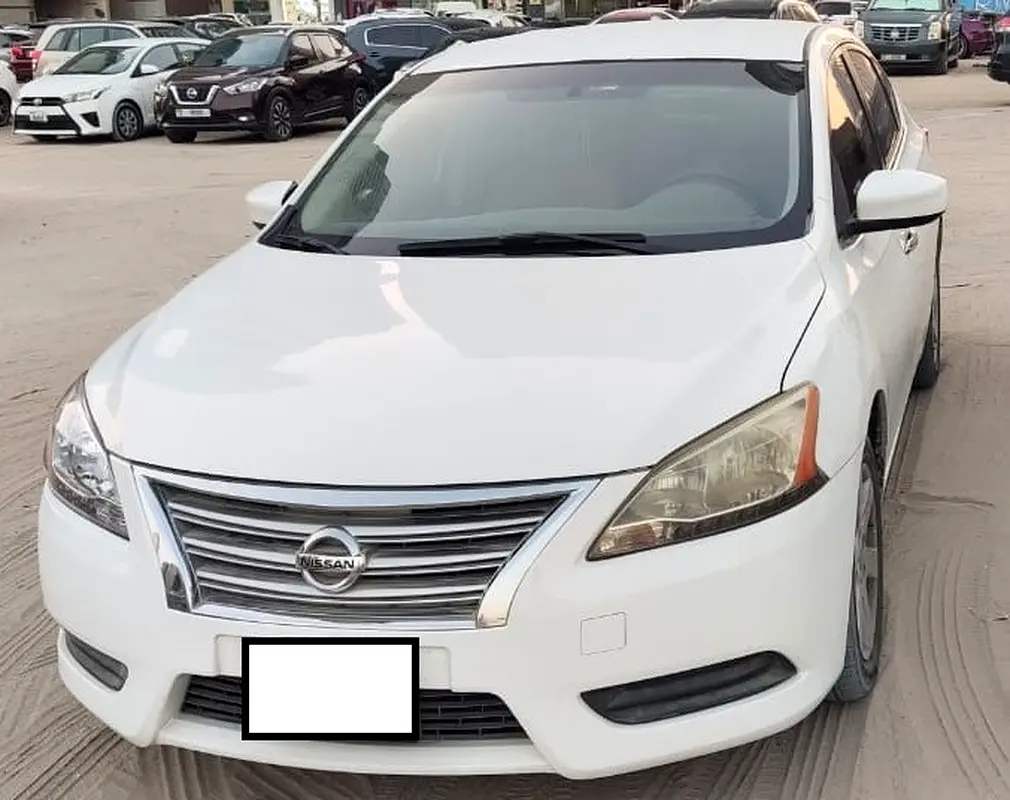 Nissan Sentra 2015 — photo 1 of 2