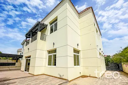 Beautifully Kept | Vacant | Near Villa Square