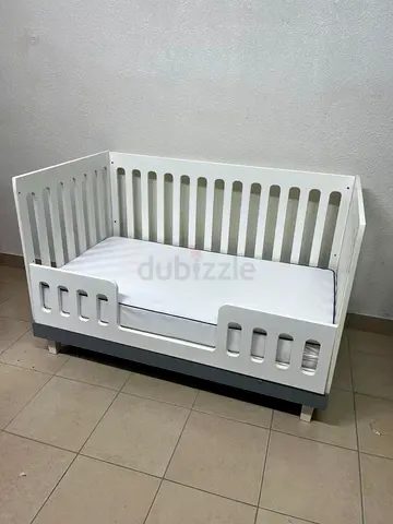Juniors white convertible crib
