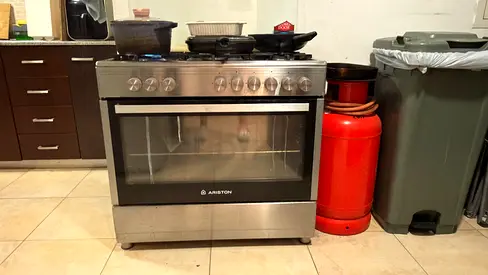 Stainless steel freestanding Ariston gas cooker with oven - used