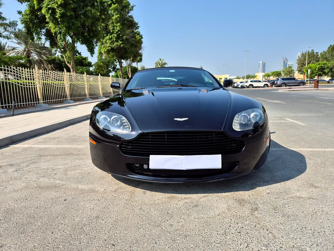 Aston Martin Vantage 2009 — photo 1 of 15