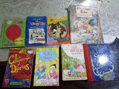 8 Story books for only 30 📚