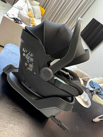 Upperbaby car seat with isofix base and newborn insert, Top condition!