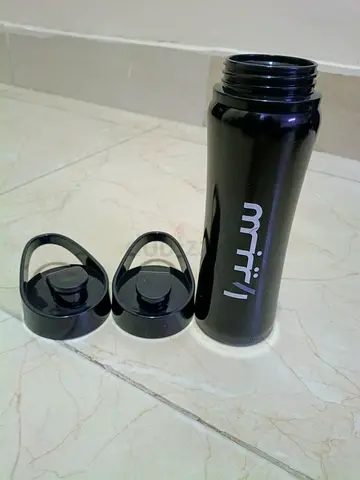 Reusable sports water bottle with two screw lids (black)