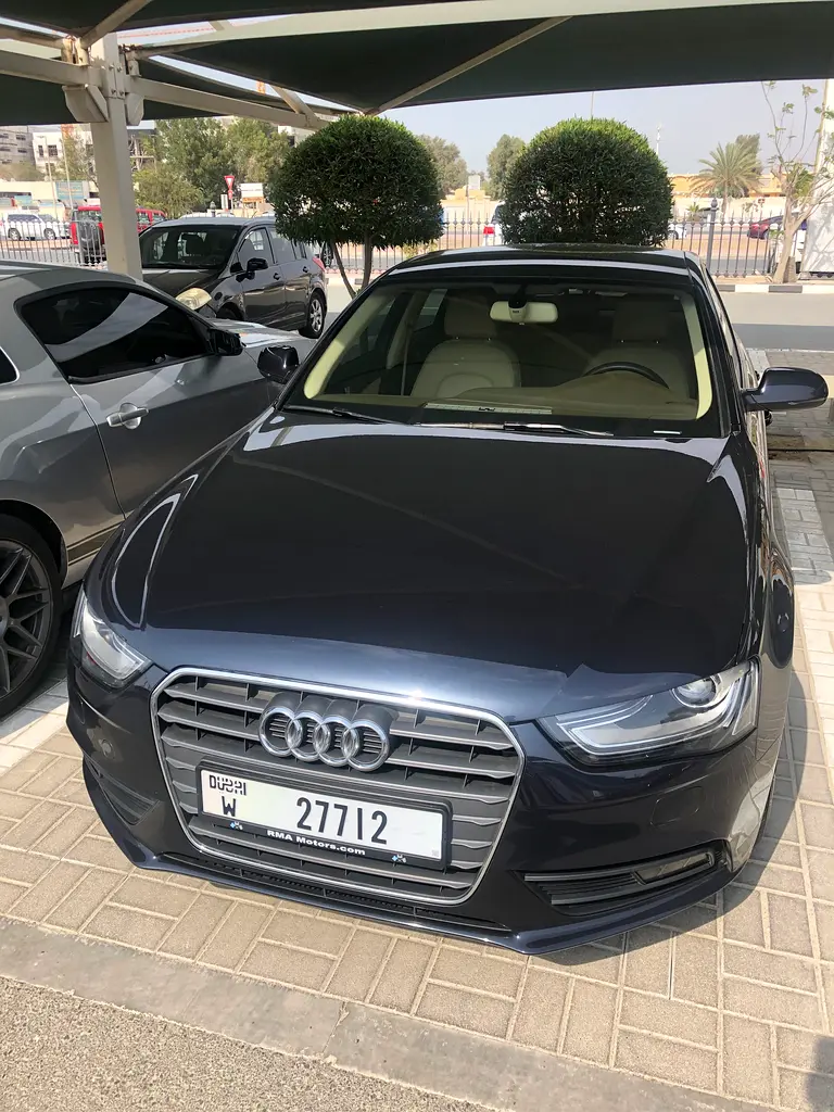 Audi A4 2015 — photo 1 of 3