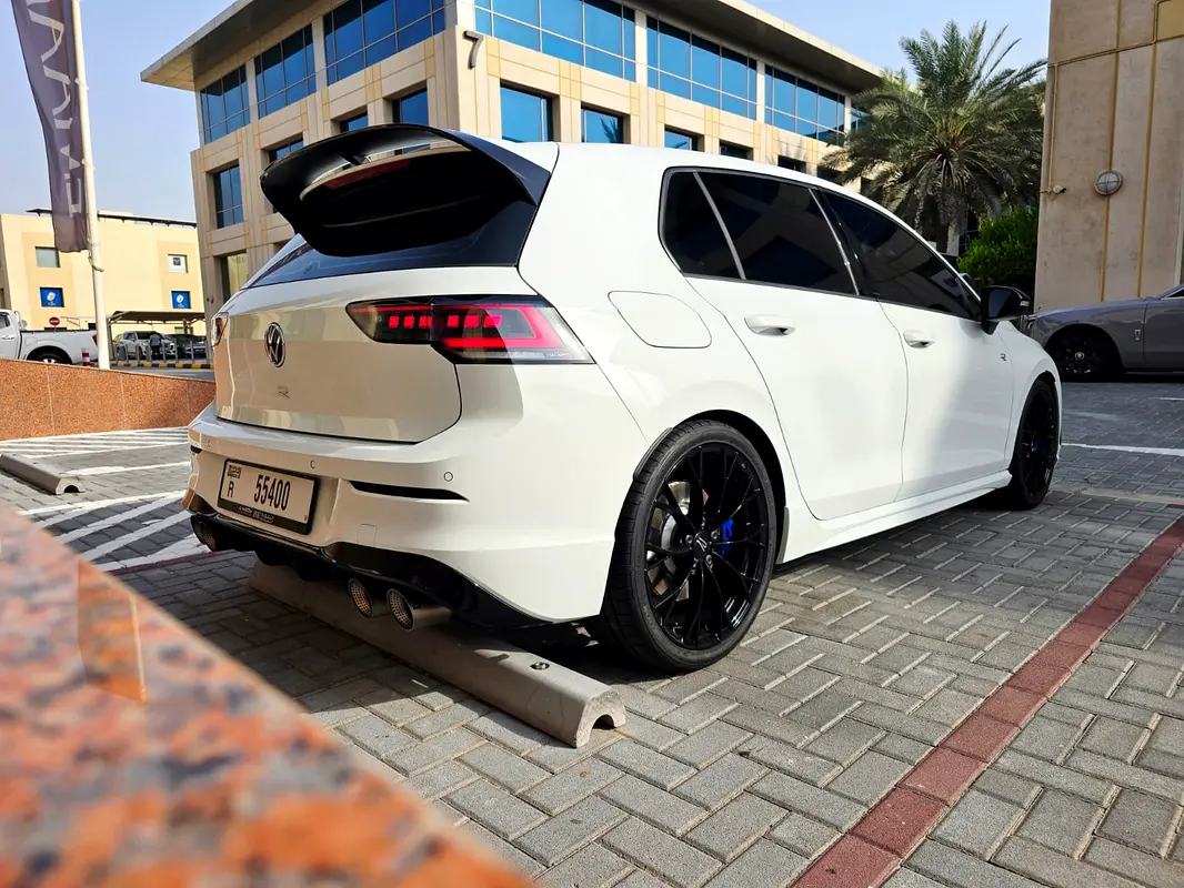 Volkswagen Golf 2025 — photo 1 of 5