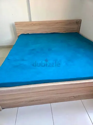 BED, MATTRESS ,2 SIDE TABLE AND 6 PILLOWS
