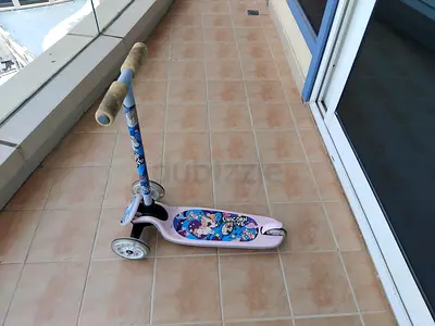Scooter for little girl with lighting wheels
