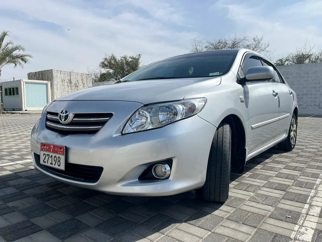 Toyota Corolla 2009 — photo 1 of 12