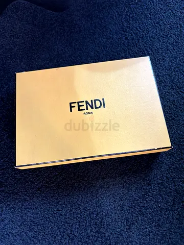 Fendi (Zip-around continental wallet)