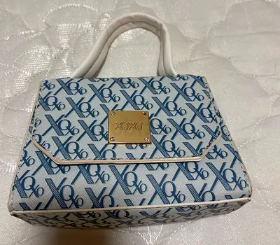 XOXO small top-handle tote bag in blue monogram