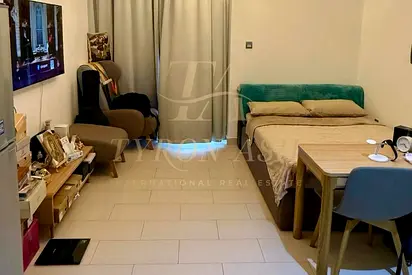 Stunning Pool View Studio | Chiller Free + Parking