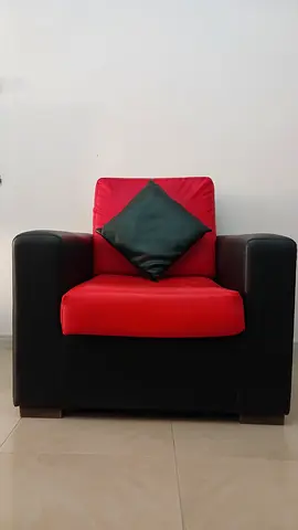 Single Red  Black Armchair in Good Condition