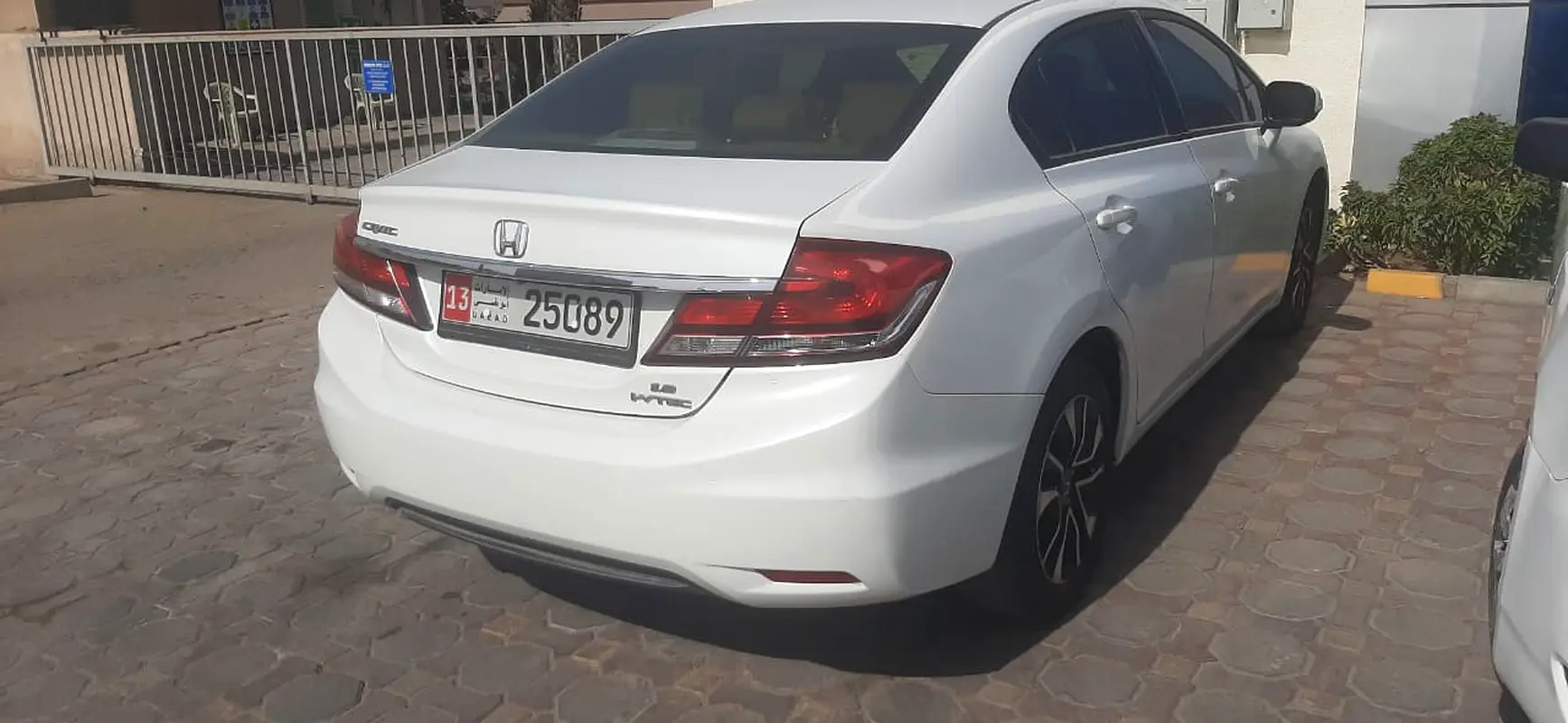 Honda Civic 2013 — photo 1 of 5