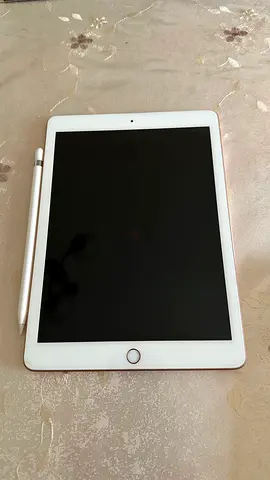 Apple iPad (6th gen) with Apple Pencil