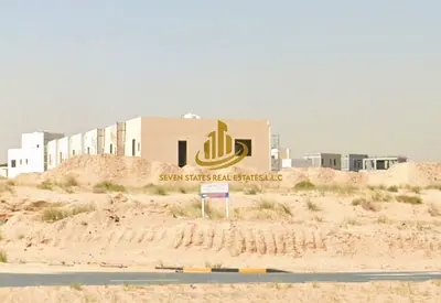 قطعة أرض للبيع في موقع متميز في منطقة ألامرا، بأفضل سعر، فيلا من طابقين (أرضي + طابقين)، ملكية حرة 100%
