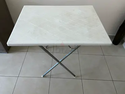 Plastic table foldable
