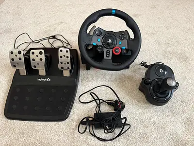 Logitech G29 Driving Force Racing Wheel with Pedals and Shifter ,almost bew