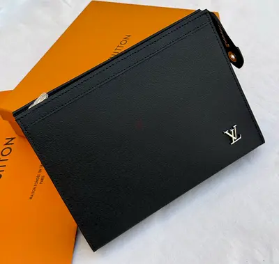 Louis vuitton pochette voyage clutch bag