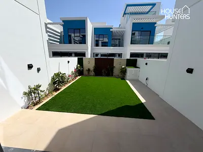 Santorini | Modern 3 bed | Landscaped Garden