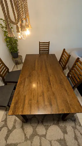 5 seater dinning table for 275dhs