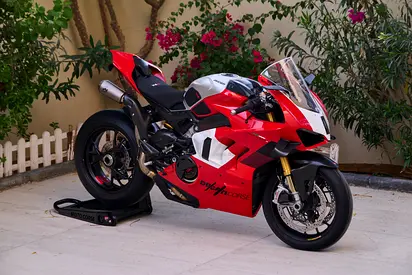 2024 Ducati V4R - 240hp -
800km - GCC - Warranty