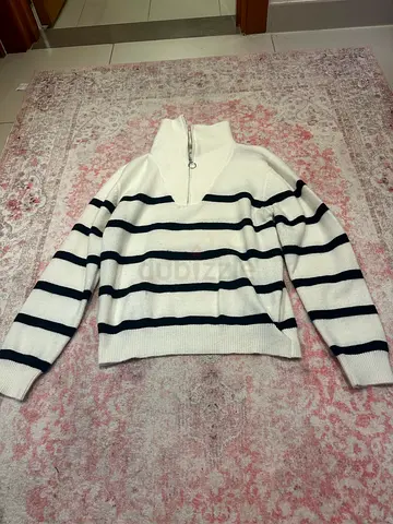 White knit quarter-zip sweater with black stripes - size M