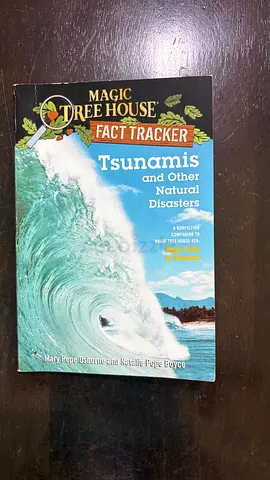 Magic Tree House Fact Tracker: Tsunamis and Other Natural Disasters