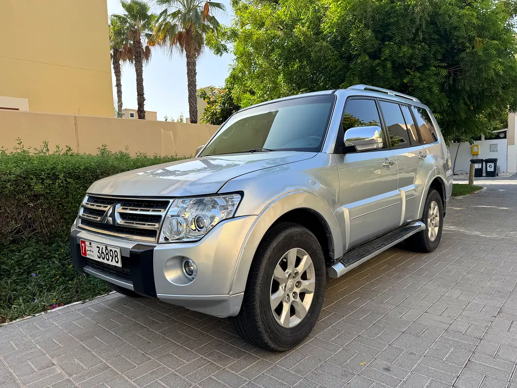Mitsubishi Pajero 2011 — photo 1 of 11