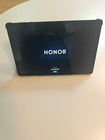 Honor tab x8a - 11 inches, 128 gb, near new condition with box