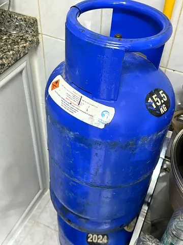 Small gas cylinder