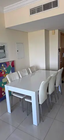 White modern dining table with 6 chairs - good condition