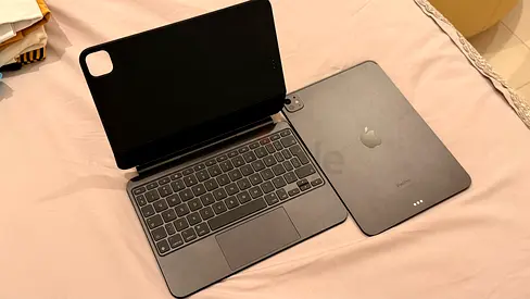 Apple iPad Pro M4 11-inch 256GB WiFi with Magic Keyboard — Space Black, Perfect Condition
