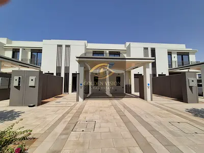 Distress Deal | 2 Bedroom Townhouse for sale Falcon Island Al Hamra Village