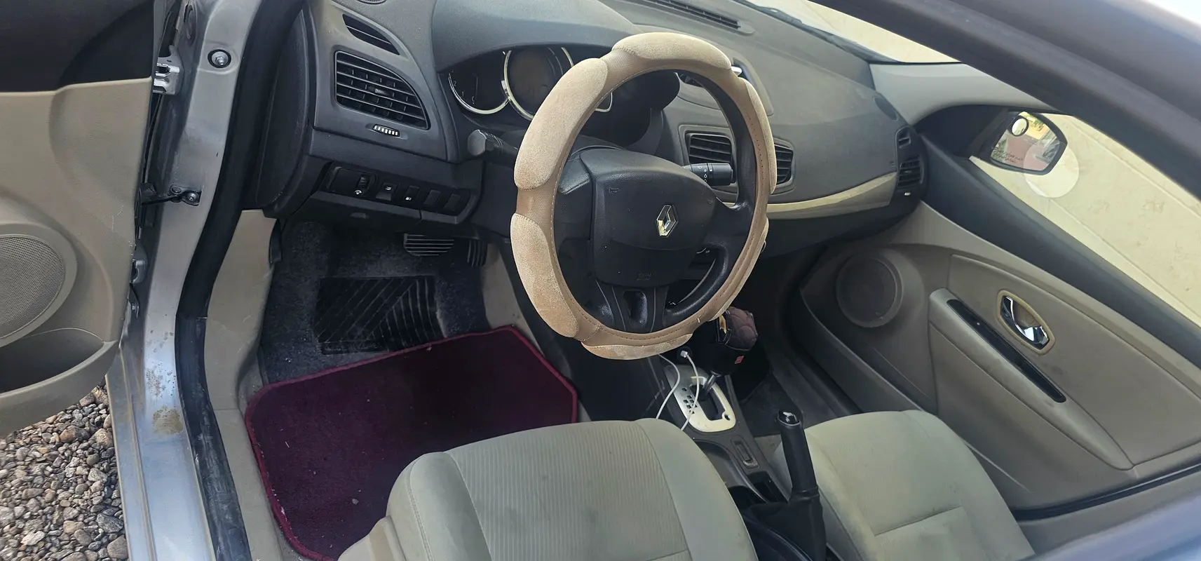 Renault Fluence 2015 — photo 1 of 4