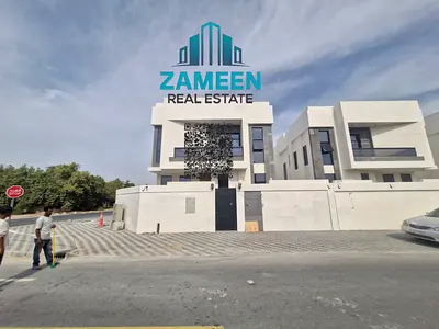 فيلا في زاهية مساحتها ٣٠١٥ متر مربع، تضم ٥ غرف نوم رئيسية ومجلس وغرفة معيشة. سعر الزاوية ١٫٧ ، والزاوية المجاورة ١٫٦٥ ، شاملة رسوم التسجيل.