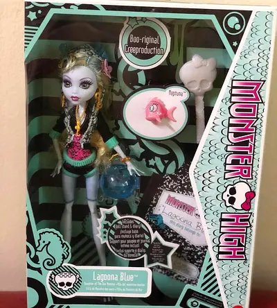Monster high lagoona creeproduction doll!