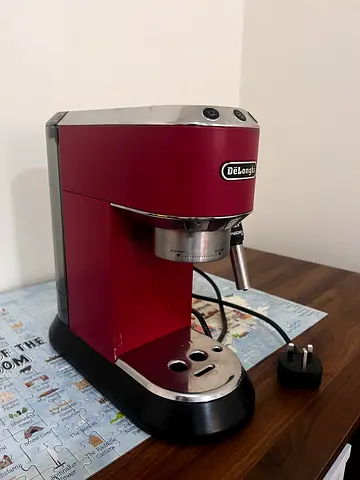 Delonghi Dedica manual espresso machine and accesories