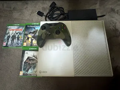 White Xbox One console with controller, power brick and 3 games (The Division, Titanfall, Batman)