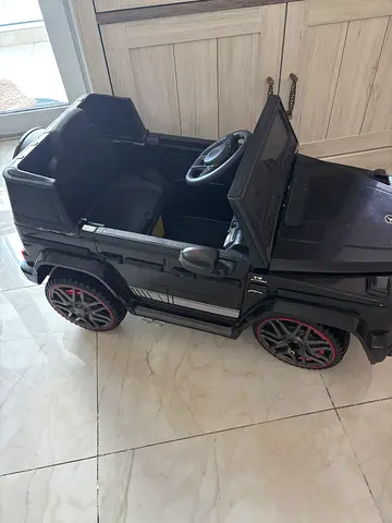 Kids mercedes car with charger