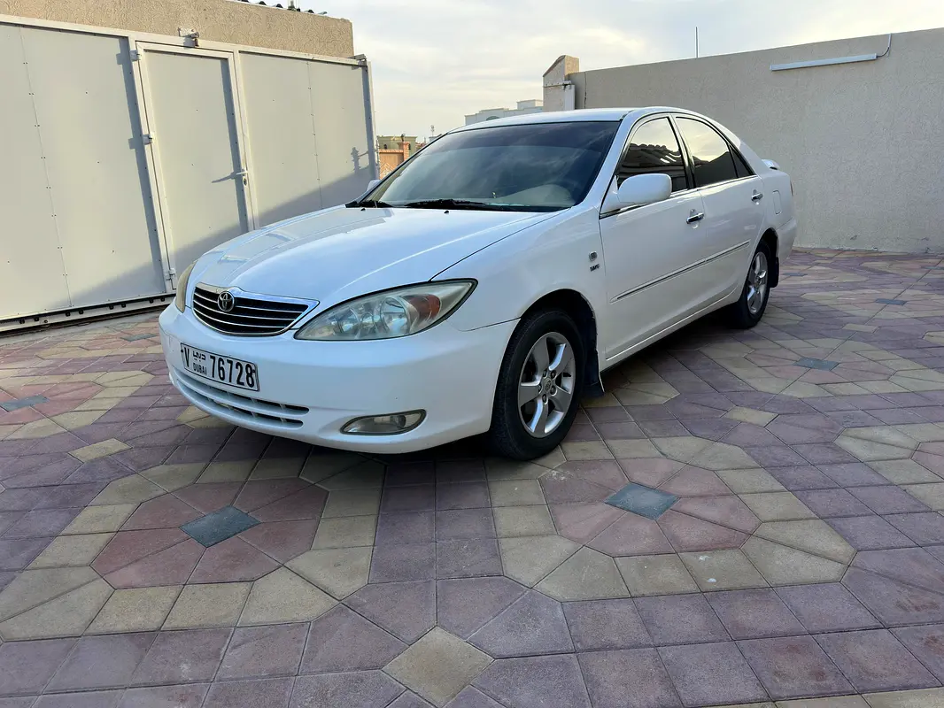 Toyota Camry 2004 — photo 1 of 13